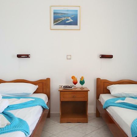 Theocharis Bros - Studios Apartments Ayios Nikitas Bagian luar foto
