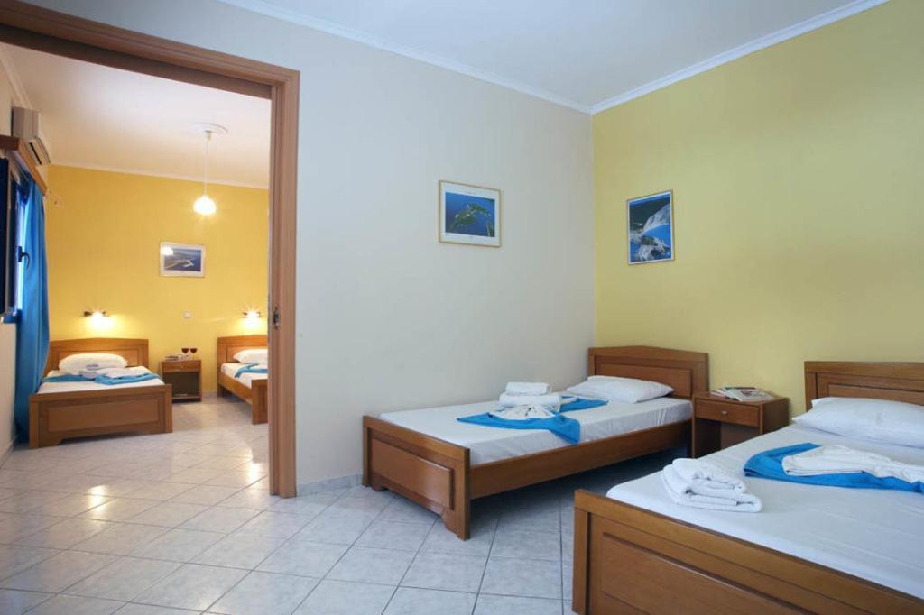 Theocharis Bros - Studios Apartments Ayios Nikitas Bagian luar foto
