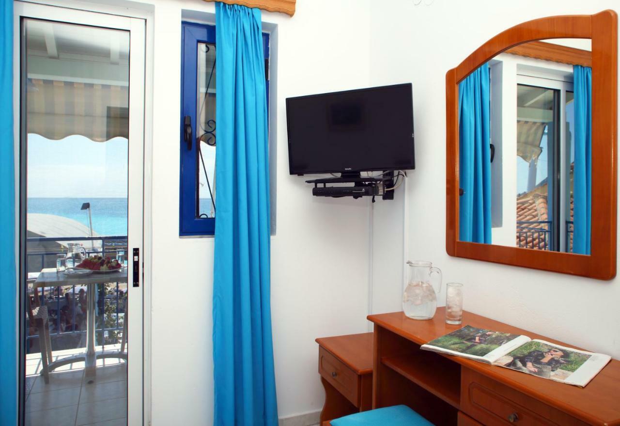 Theocharis Bros - Studios Apartments Ayios Nikitas Bagian luar foto
