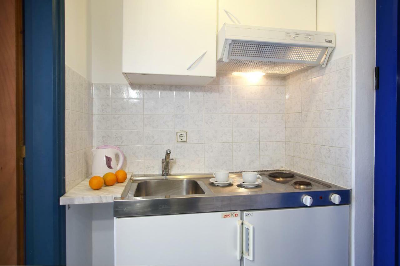 Theocharis Bros - Studios Apartments Ayios Nikitas Bagian luar foto
