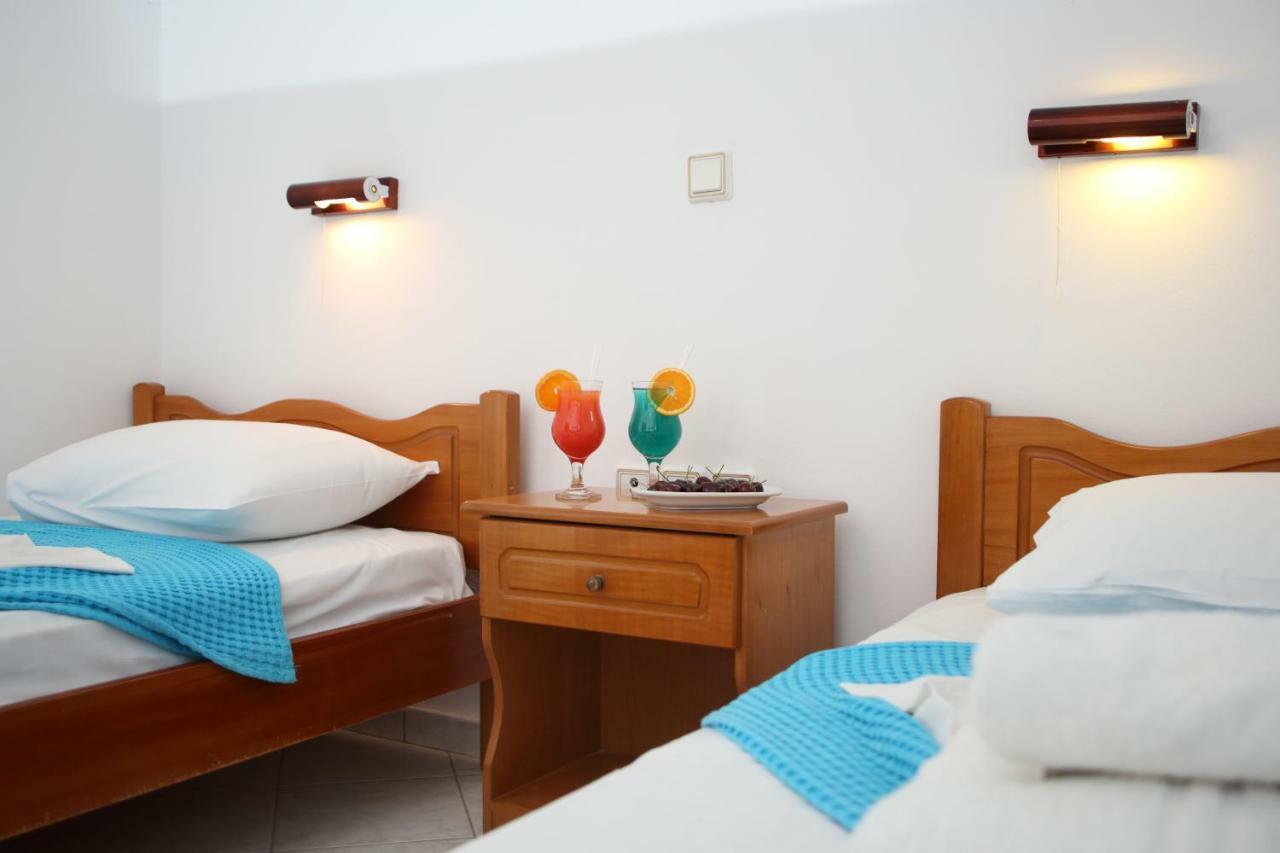 Theocharis Bros - Studios Apartments Ayios Nikitas Bagian luar foto