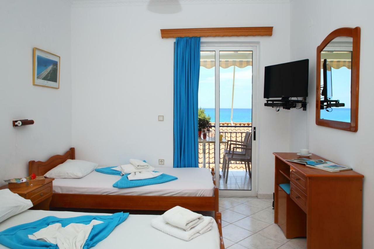 Theocharis Bros - Studios Apartments Ayios Nikitas Bagian luar foto