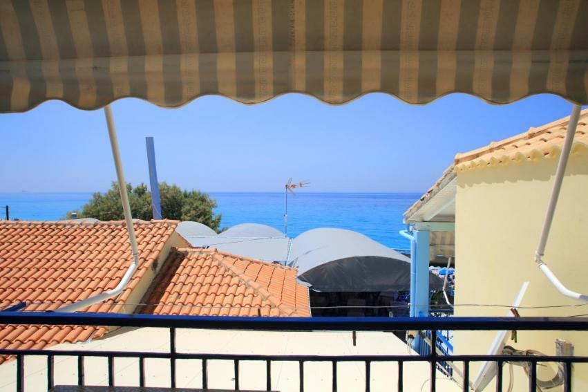 Theocharis Bros - Studios Apartments Ayios Nikitas Bagian luar foto