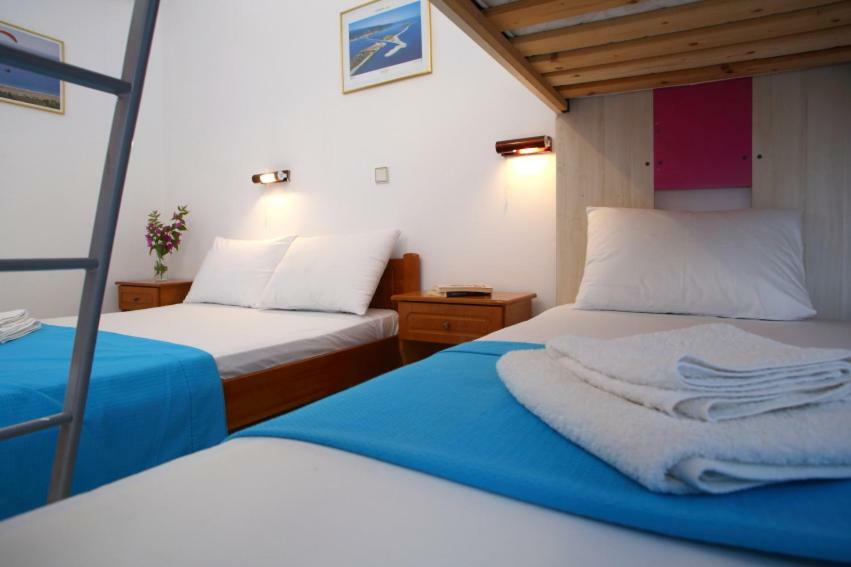 Theocharis Bros - Studios Apartments Ayios Nikitas Bagian luar foto