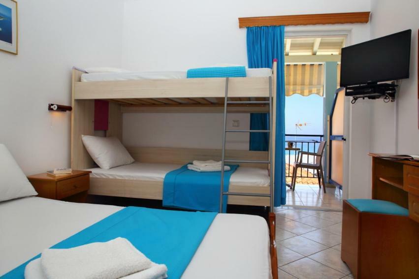 Theocharis Bros - Studios Apartments Ayios Nikitas Bagian luar foto