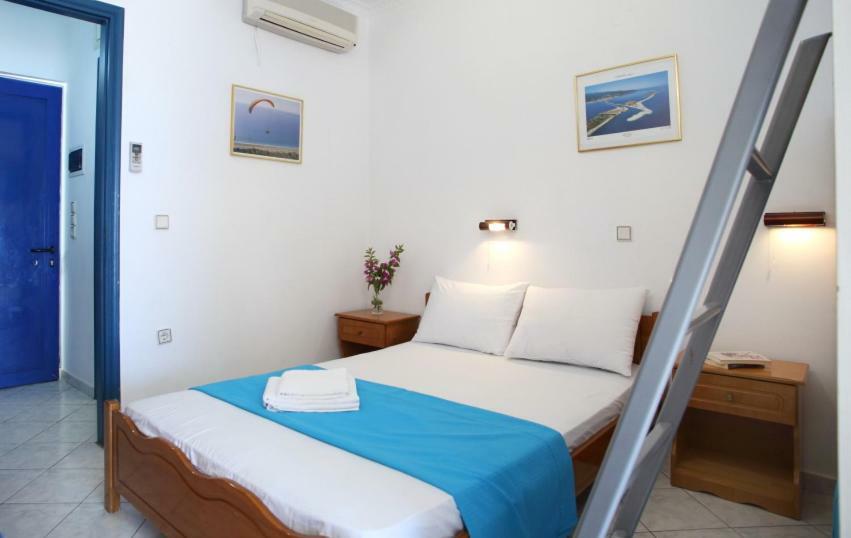 Theocharis Bros - Studios Apartments Ayios Nikitas Bagian luar foto