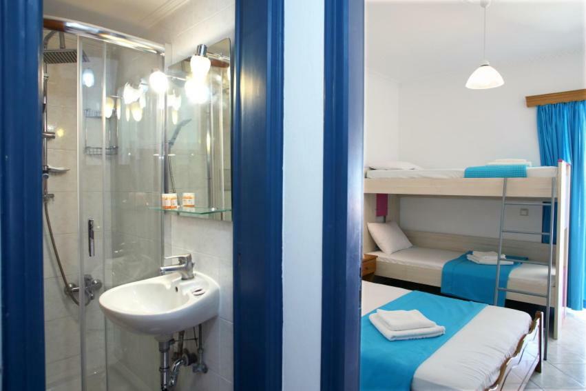 Theocharis Bros - Studios Apartments Ayios Nikitas Bagian luar foto